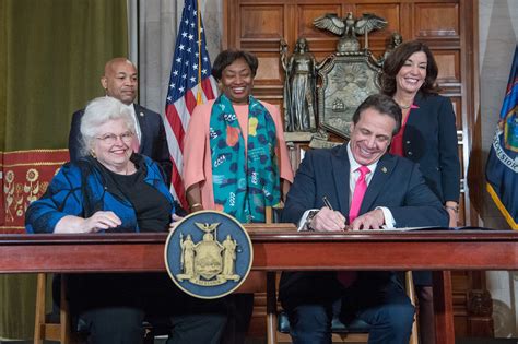 Gov Cuomo Signs Reproductive Health Act To Codify Roe V Wade Into New