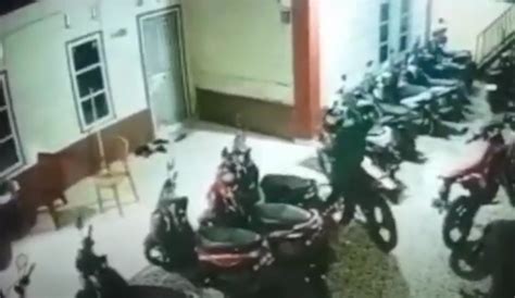 Aksi Pencurian Motor Di Rumah Kos Makassar Terekam Cctv Pelaku Diduga