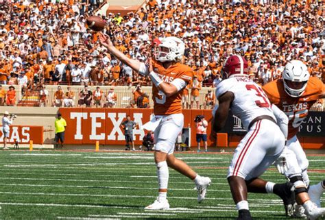 Texas Qb Ewers Leaves Field After Hard Hit By Alabama The Morning Sun