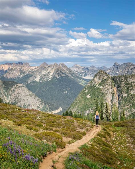 A Photographic Guide To The Stunning Maple Pass Loop Trail North