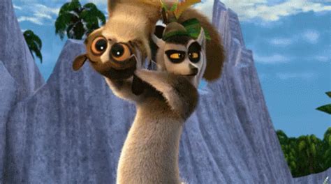 Mort Toss Mort KingJulien Madagascar Discover Share GIFs