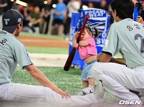 9일 득녀 Kia 박찬호 두 딸과 아내에게 든든한 남편되겠다 빈자리는 11r 신인 김두현 콜업