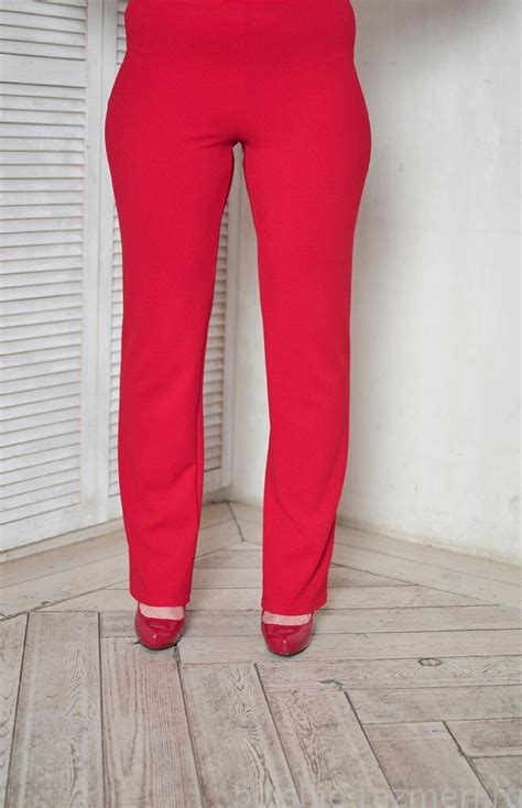 Брюки прямые из крепа красные