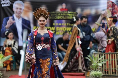 Lomba Fashion Adat Nusantara Di Tengah Permukiman Warga Probolinggo