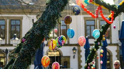 Peine Osterbrunnen Wird Aufgebaut RegionalHeute De