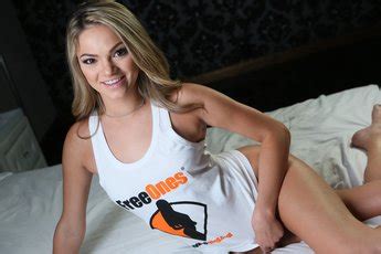 Athena Faris Looks Super Hot In A FreeOnes Tanktop 17 Photos