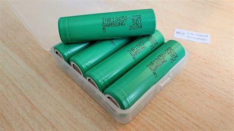 Pilha bateria 18650 Samsung 25R 2500 mAh 20A recarregável Santa Joana