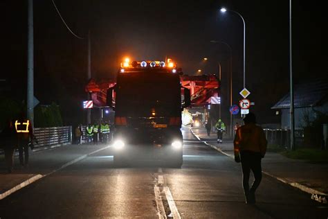 Transport potężnych i ciężkich elementów TBM wyruszył z Opola do