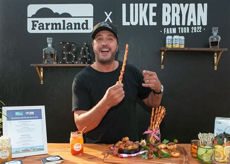 Bacon Themed Bar Helps Kick Off Luke Bryan S Farm Tour Pork Business