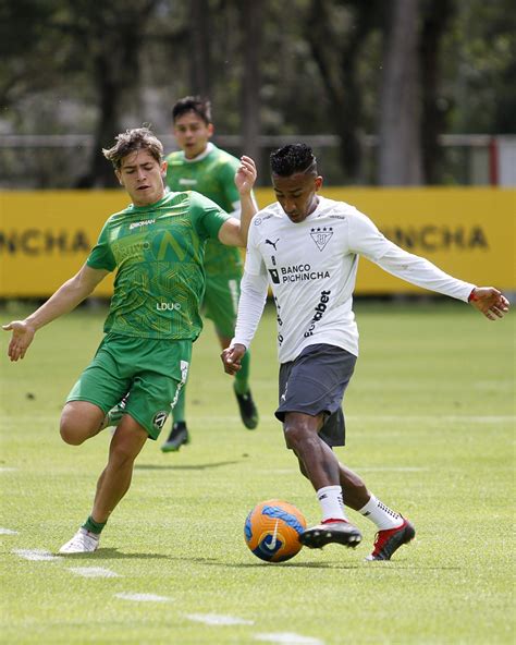 LDU Oficial On Twitter CholitoLuna 10 Con Los Colores Albos En El