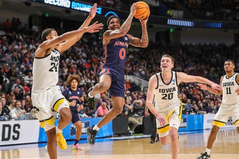 The Best Photos From Auburn Basketballs Ncaa Tournament Win Over Iowa