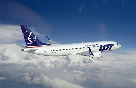 LOT Polish Airlines Orders 11 Additional Boeing 737 MAX 8s And Begins