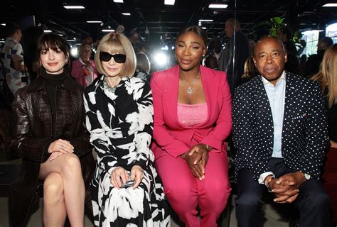 Anne Hathaway, Anna Wintour Re-Create 'Devil Wears Prada' Moment at