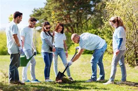 Premium Photo Volunteering Charity People And Ecology Concept