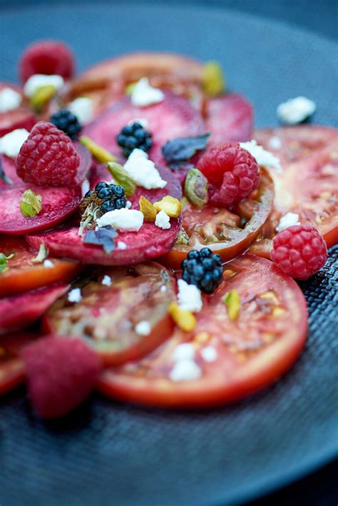 Salade de tomate pêches de vigne et feta recette facile