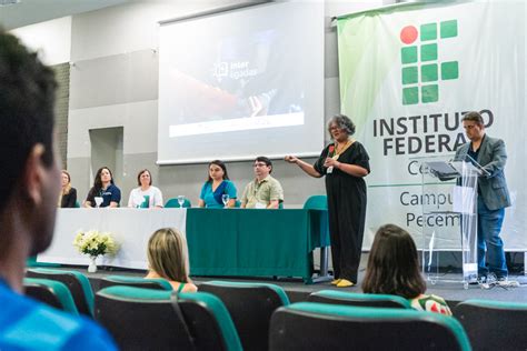 Meninas Em A O Alunas De Energias Renov Veis Da Escola Sesi Senai E