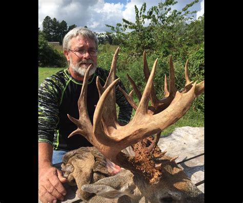 Missouri Hunter Shoots 36-Point Buck of a Lifetime | OutdoorHub