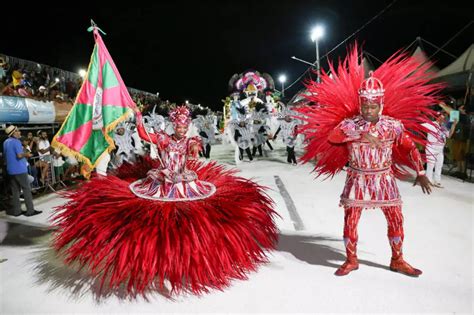 Escolas De Samba Apresentam Enredos Do Carnaval Neste S Bado