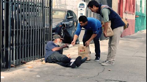 Helping the Homeless - Giving Out Lunch - YouTube