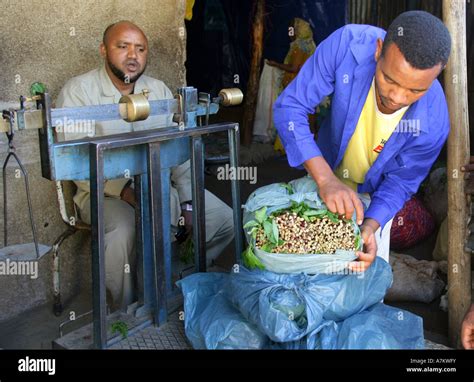 Ethiopia Khat Is Weighed In A Customs Post Near Dire Dawa Stock Photo