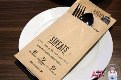 ย่านถนนข้าวสาร ร้านอร่อย ถูกและดีมีอยู่จริงที่ Streats Bar And Bistro