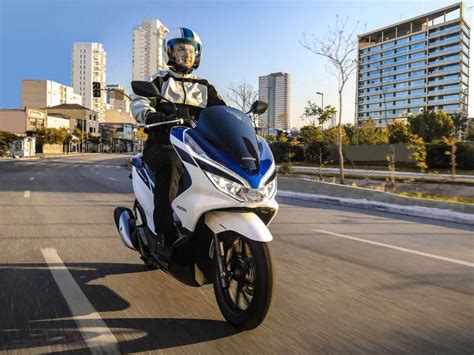 L Der Folga Honda Pcx Chega Linha Apenas Novas Cores