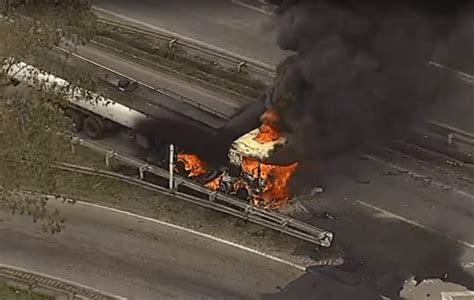 Carreta Que Transportava Combust Vel Pega Fogo Na Rodovia Washington