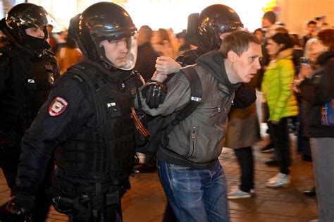 Mehr Als 1 000 Festnahmen Bei Protesten Gegen Teilmobilisierung In