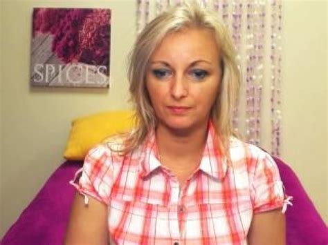 Vanessaxhot Female Straight Medium Tits Pussy Blue Eyes Webcam Model