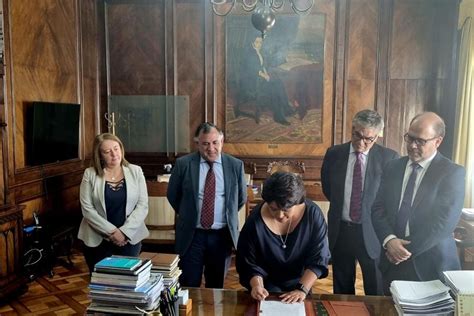 Hacienda Y DC Firma Protocolo Por Pacto Fiscal La Tercera