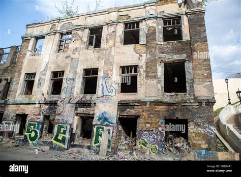 Destroyed Building In City Destroyed House Old House Collapsed Ruins