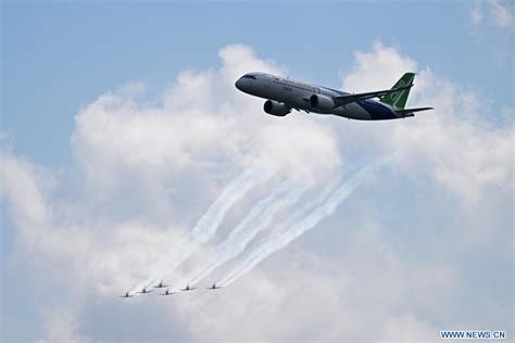 L avion de ligne chinois C919 effectue un vol d essai à Singapour