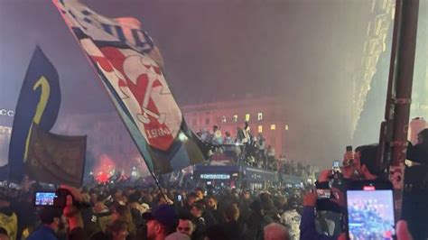 Top News Ore Festa Inter Piazza Duomo In Delirio Sassuolo Con Un