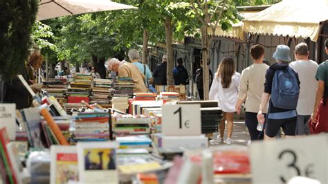 La Cuesta De Moyano La Feria Literaria Que Encanta A Los Lectores Y