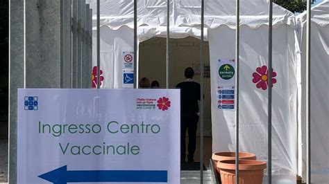 Vaccini nel Lazio prenotazioni per fasce di età il calendario con le