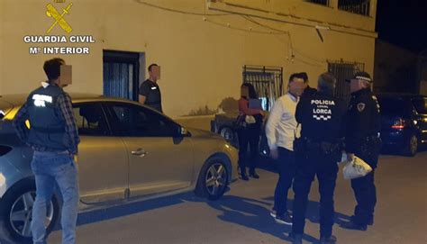 La Guardia Civil Arresta A Dos Individuos Y Retira Del Mercado Negro