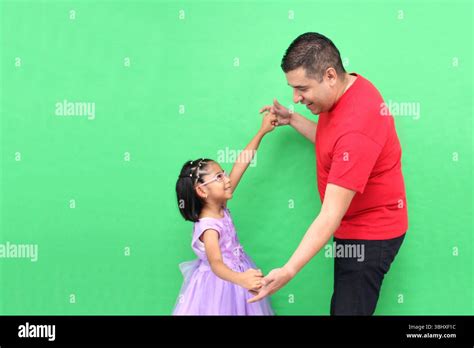 Divorced Single Dad Dances With His 5 Year Old Latina Daughter Dressed