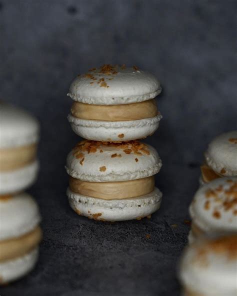 Macarons De Almendra Con Ganache De Caramelo