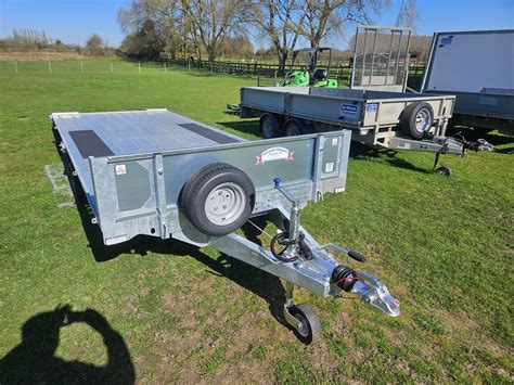 graham edwards tri axle ft flatbed  full punched floor