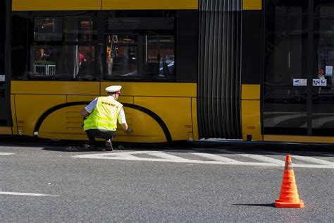 Utrudnienia w kursowaniu tramwajów Zerwana sieć trakcyjna przy rondzie