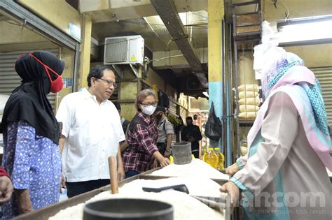 Foto Sambangi Pasar Kramat Jati Rizal Ramli Cek Harga Kebutuhan Pokok