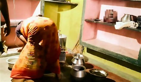 Desi Ein Ehemann Der Sex Hat W Hrend Seine Frau Hausarbeit Macht Xhamster