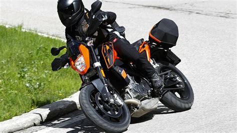 Naked Bikes Im Test Beim Alpen Masters Motorradonline De