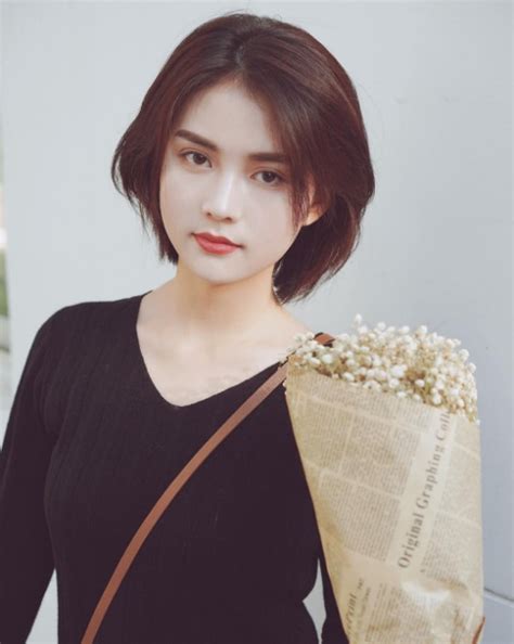 Hot girl Trung Quốc lộ mặt mộc già như bà thím trên livestream khiến các fan cuồng tá hỏa