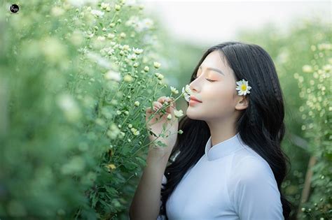 Hot girl Ham TV mong manh đẹp tựa nàng thơ bên vườn cúc họa mi đầu mùa Netizen Việt Giải Trí