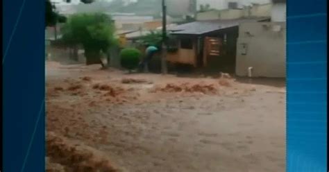 G Chuva Causa Estragos E Preocupa O Aos Moradores Em Divin Polis