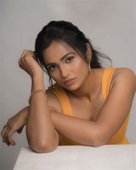 Ramya Pandian Hot Photos Gallery