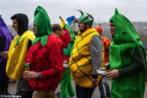 Thousands of boozy darts fans descend on Ally Pally in fancy dress - I ...