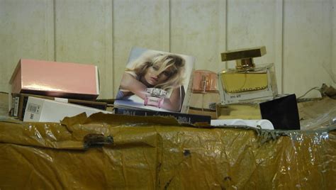 В Казани в парфюмерном магазине изъяли поддельные духи на 600 тысяч ...