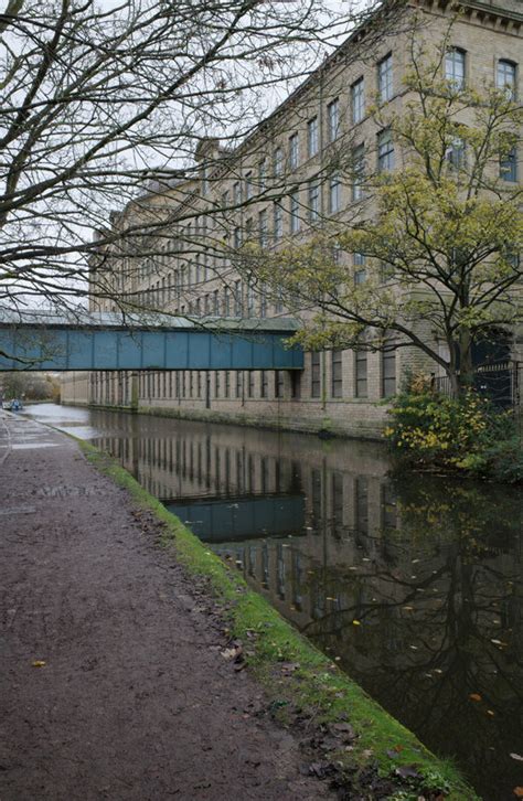 The Leeds And Liverpool Canal At Salts Habiloid Cc By Sa 2 0